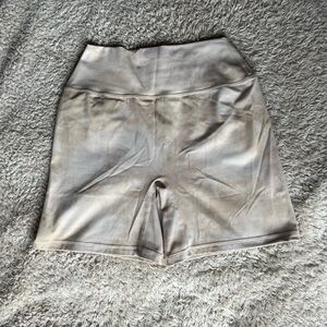 Alphalete surface wonder shorts, size medium